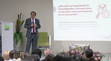 Conferencia magistral el Dr. Mario Alberto Morales Acosta, Director de la Unidad Mazatlán.