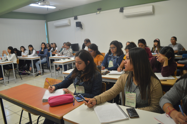Estudiantes de séptimo semestre presentaron avances de sus proyectos en el coloquio sobre innovación educativa en Upes Mazatlán